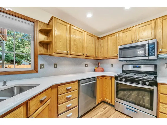 $525,000 | 114 Calumet Circle, Eugene, OR 97404