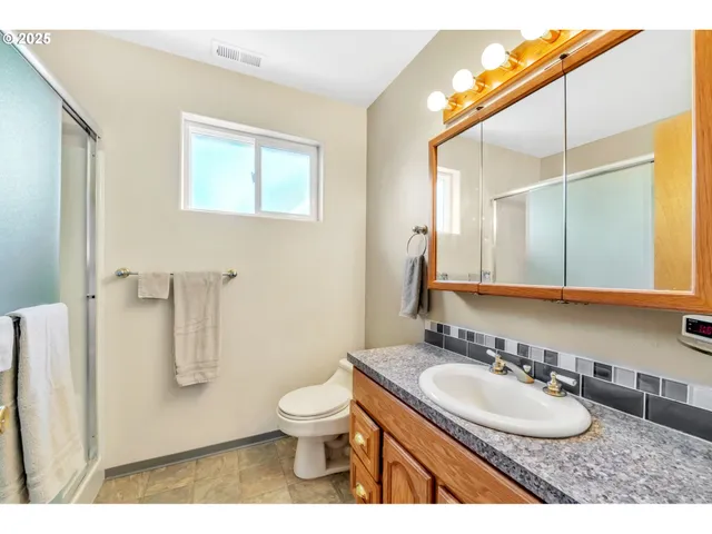 $525,000 | 114 Calumet Circle, Eugene, OR 97404