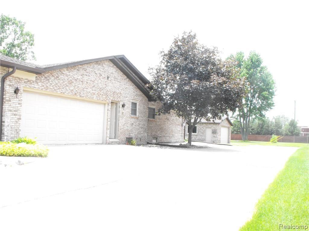 3600 Leason Road Sterling Heights, MI 48310 - Photo 47 of 60 Frt Garage 1.JPG