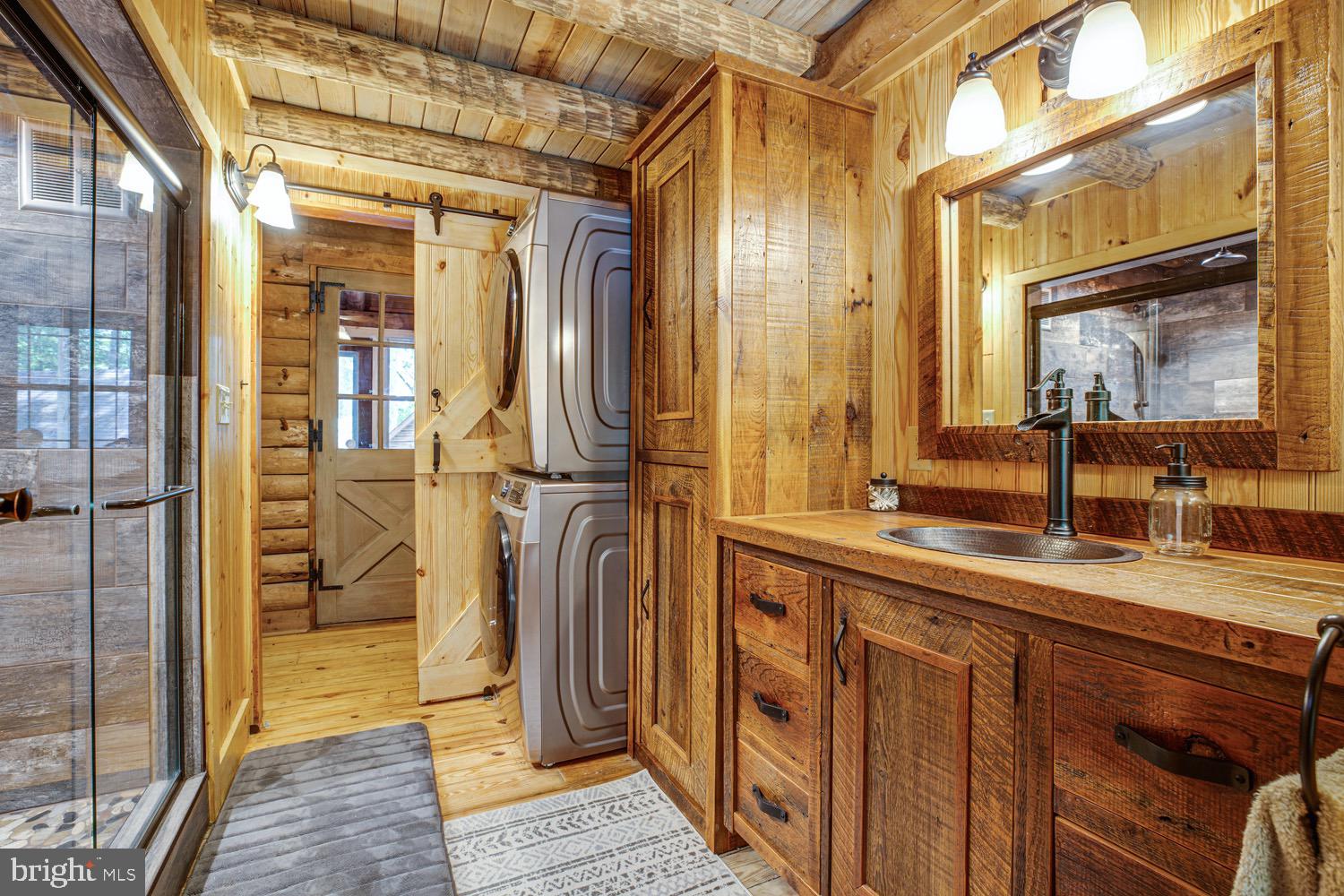 1735 Log Cabin Road Beaverdam, VA 23015 - Photo 22 of 73 Laundry in Ensuite for Convenience!
