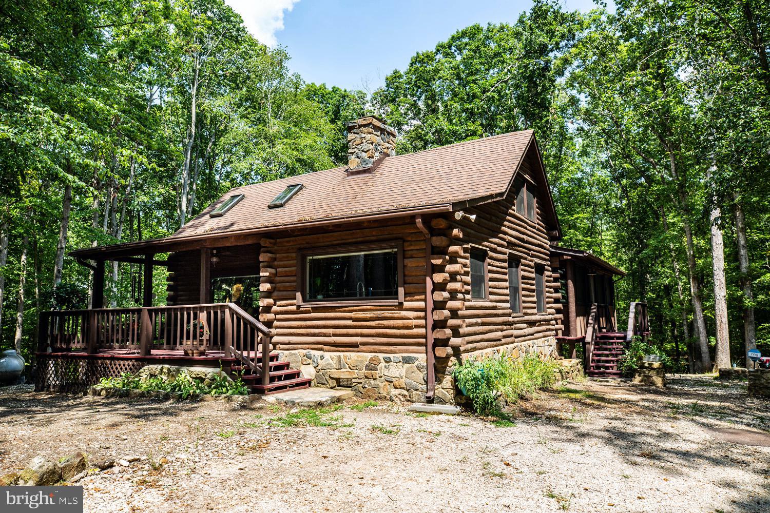 1735 Log Cabin Road Beaverdam, VA 23015 - Photo 3 of 73 Exterior Front