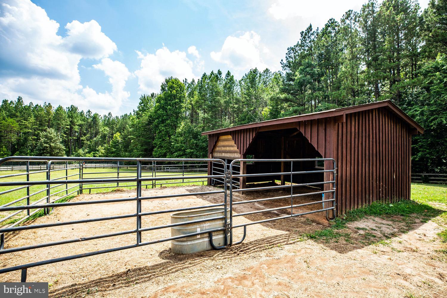 1735 Log Cabin Road Beaverdam, VA 23015 - Photo 58 of 73 Exterior