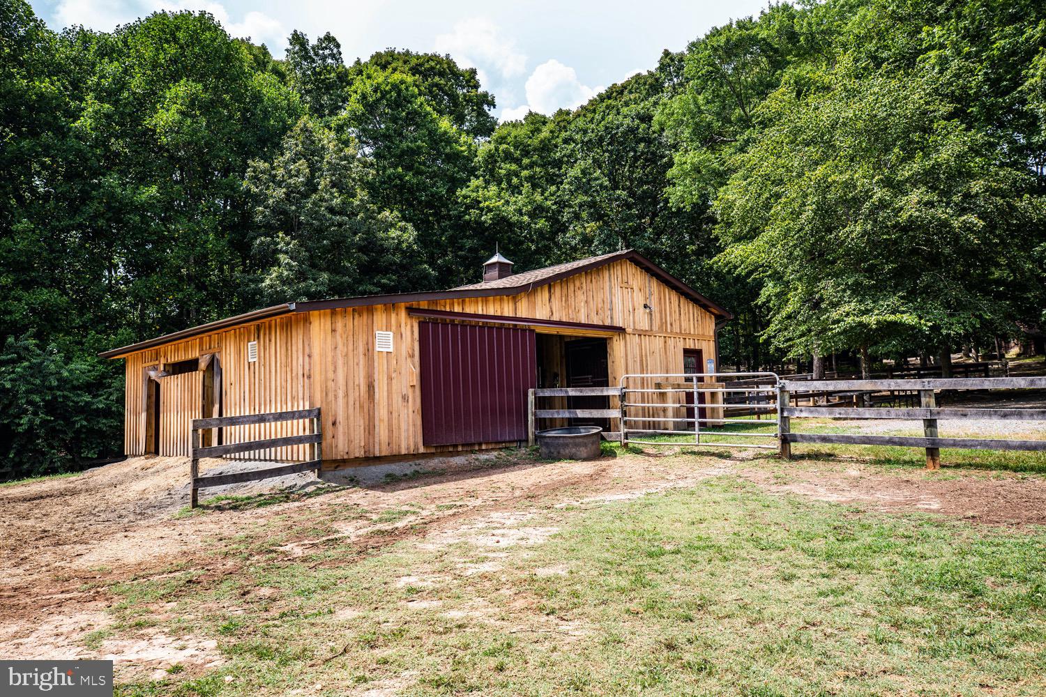 1735 Log Cabin Road Beaverdam, VA 23015 - Photo 60 of 73 Barn