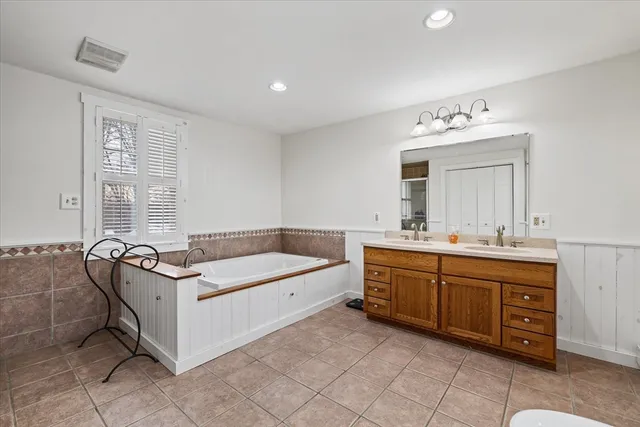 $579,900 | 127 North Main Street, West Boylston, MA 01583