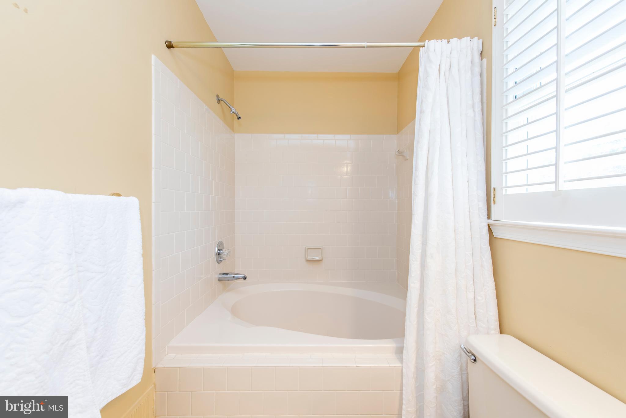 4915 Harrogate Road Ellicott City, MD 21043 - Photo 29 of 60 Owners Bath