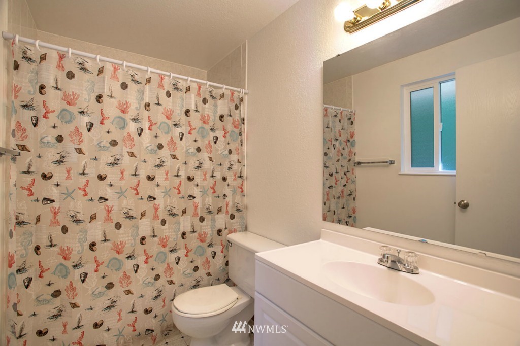15901 Southeast 178th Street Renton, WA 98058 - Photo 9 of 19 Gallery Image 9