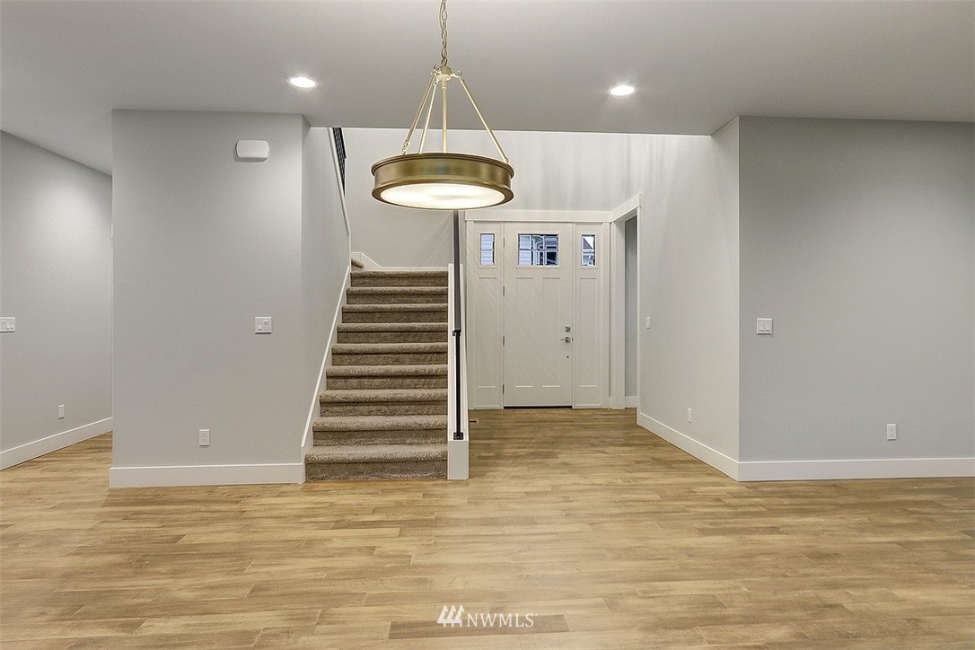 712 13th Way Southwest Edmonds, WA 98020 - Photo 2 of 27 Gallery Image 2