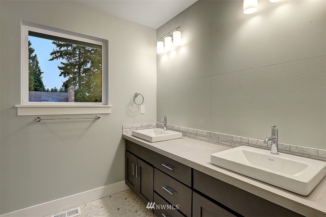 712 13th Way Southwest Edmonds, WA 98020 - Photo 20 of 27 Gallery Image 20