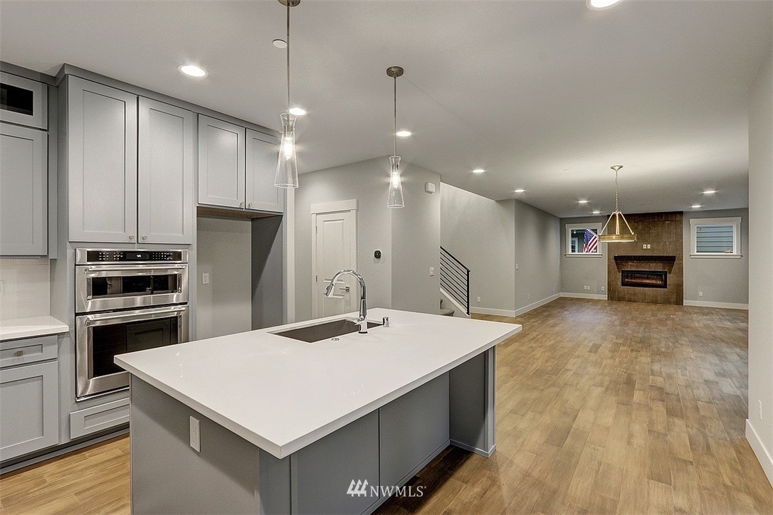 712 13th Way Southwest Edmonds, WA 98020 - Photo 3 of 27 Gallery Image 3