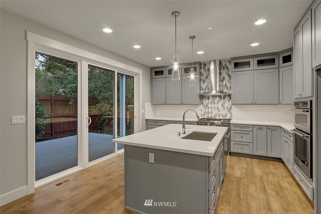 712 13th Way Southwest Edmonds, WA 98020 - Photo 4 of 27 Gallery Image 4
