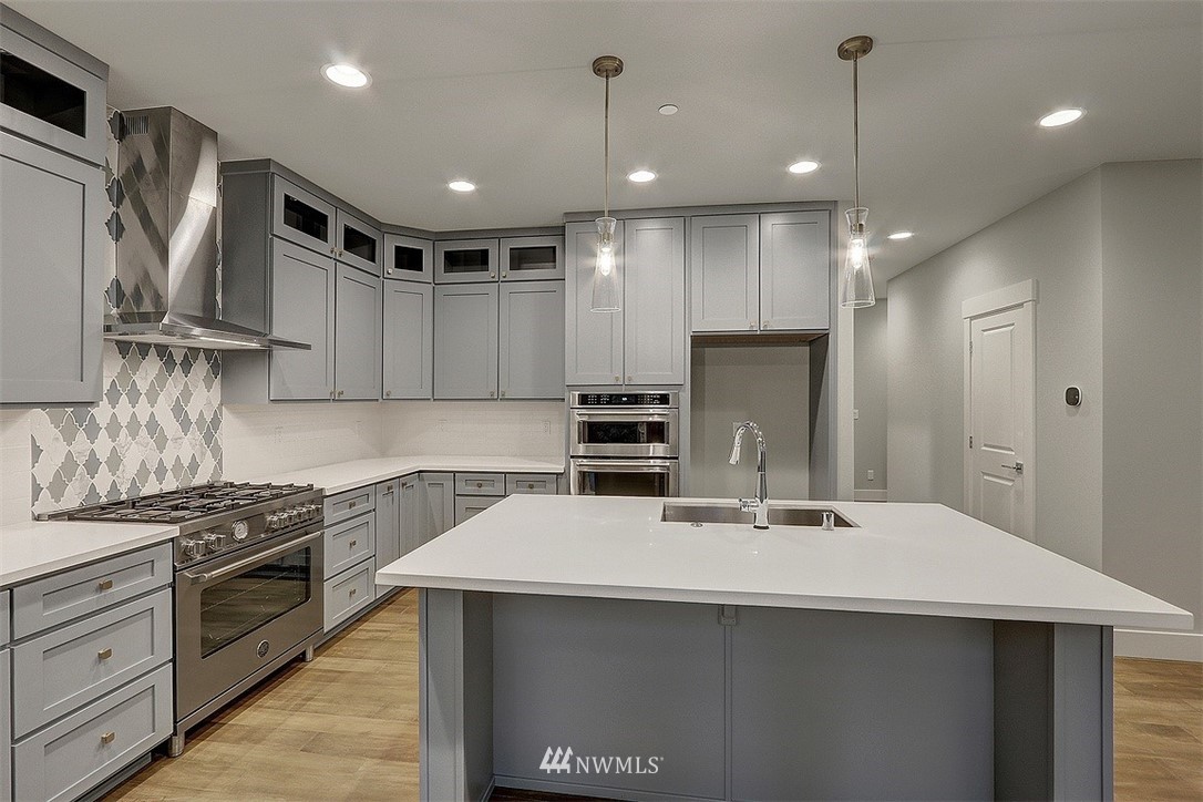 712 13th Way Southwest Edmonds, WA 98020 - Photo 5 of 27 Gallery Image 5