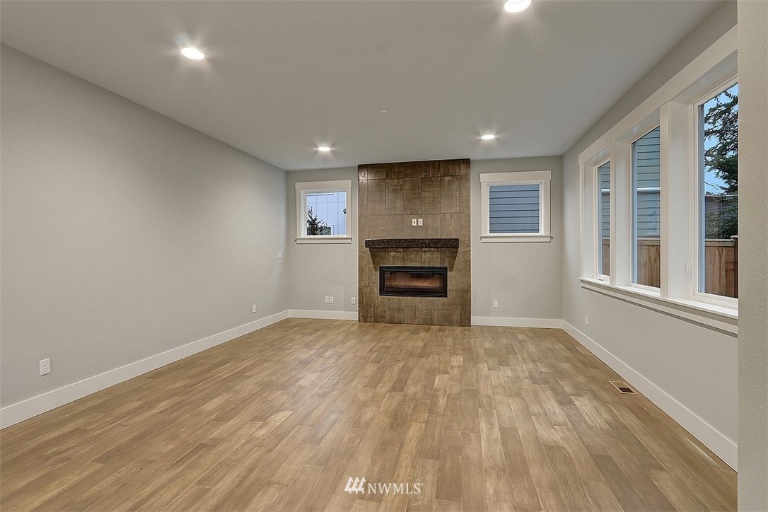 712 13th Way Southwest Edmonds, WA 98020 - Photo 8 of 27 Gallery Image 8