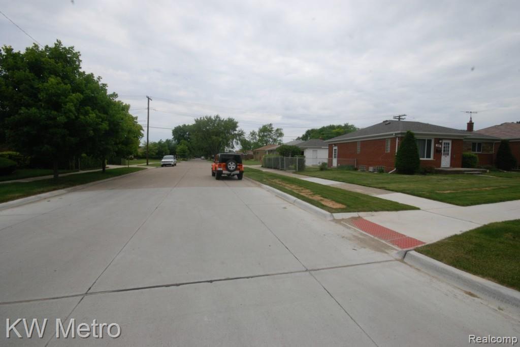 19301 Stephens Road Eastpointe, MI 48021 - Photo 32 of 38 DSC_0089.jpg