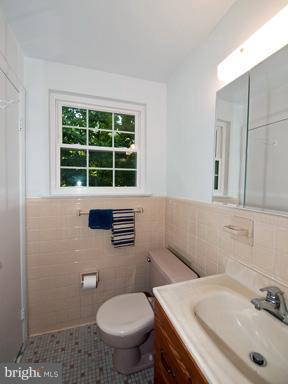 13416 Doncaster Lane Silver Spring, MD 20904 - Photo 21 of 28 Bath (Master)
