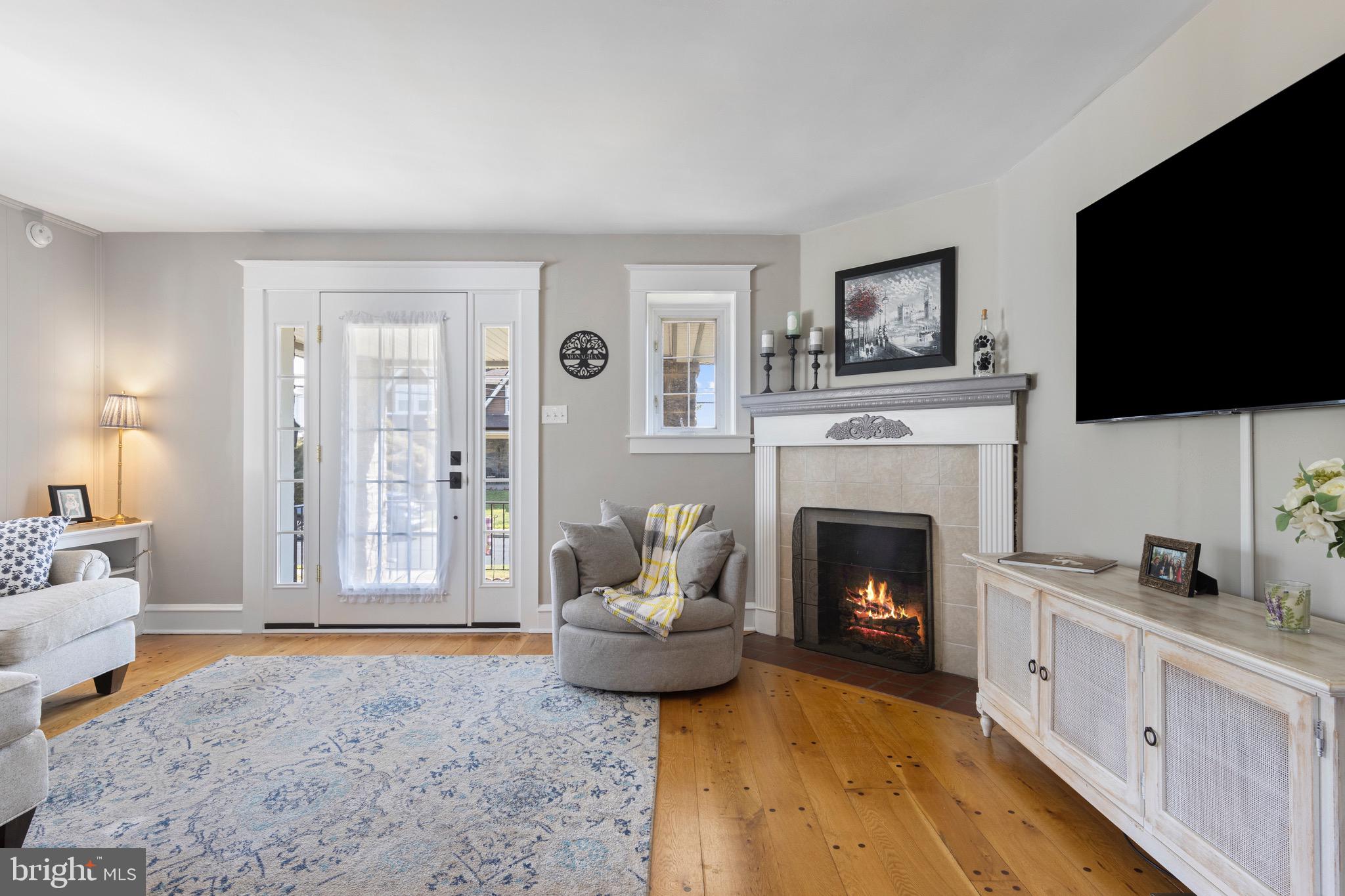 140 Upland Road Havertown, PA 19083 - Photo 12 of 32 Fantastic Natural Light