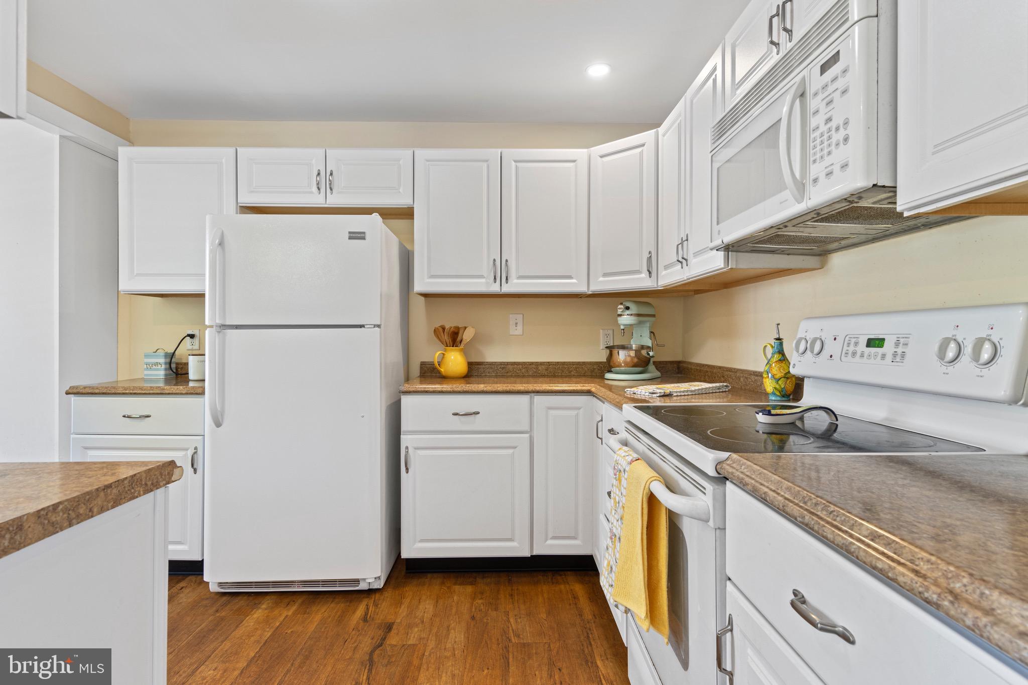 140 Upland Road Havertown, PA 19083 - Photo 20 of 32 Plenty of counter space