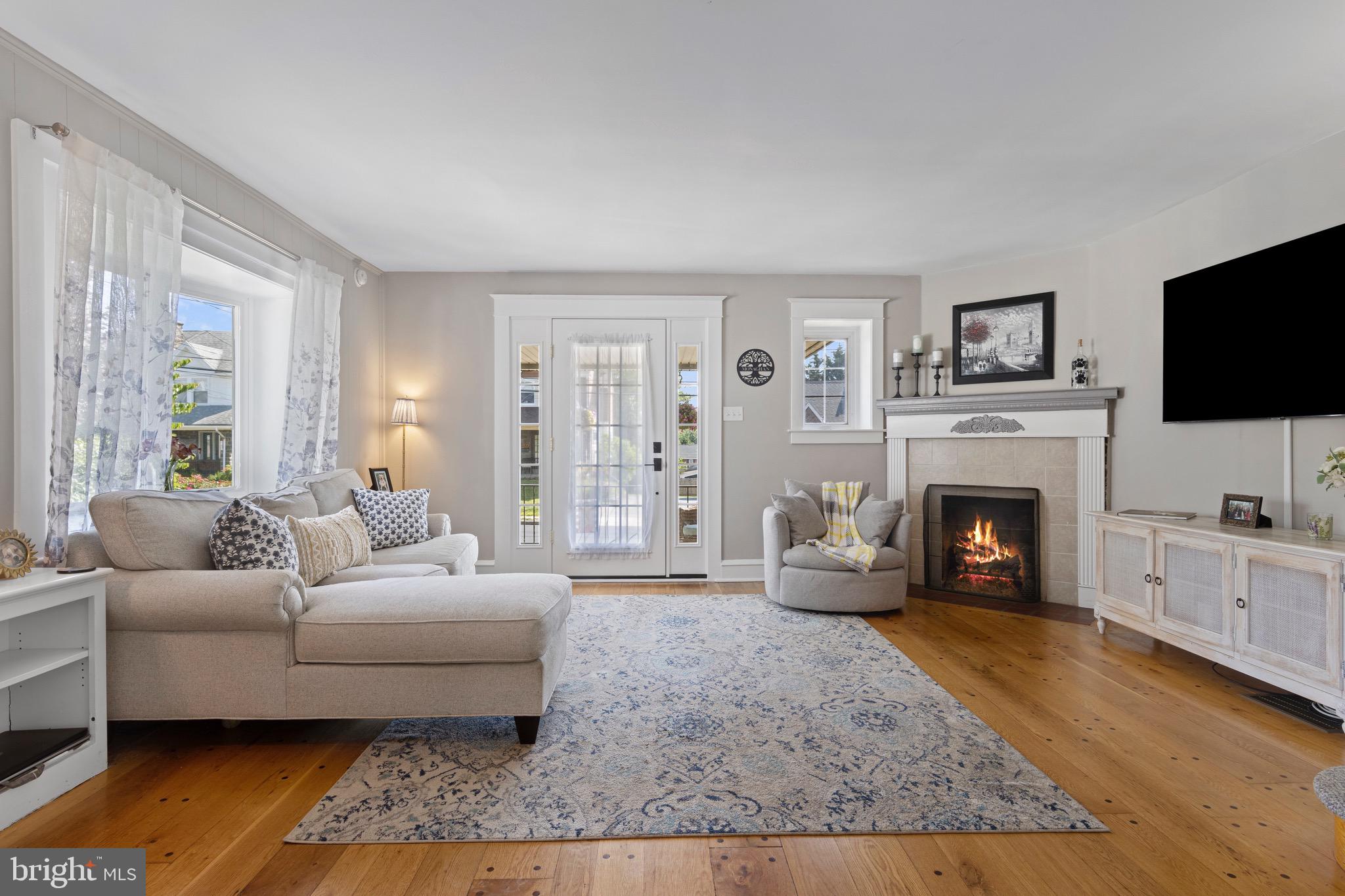 140 Upland Road Havertown, PA 19083 - Photo 9 of 32 Large Liv Rm with gas fireplace