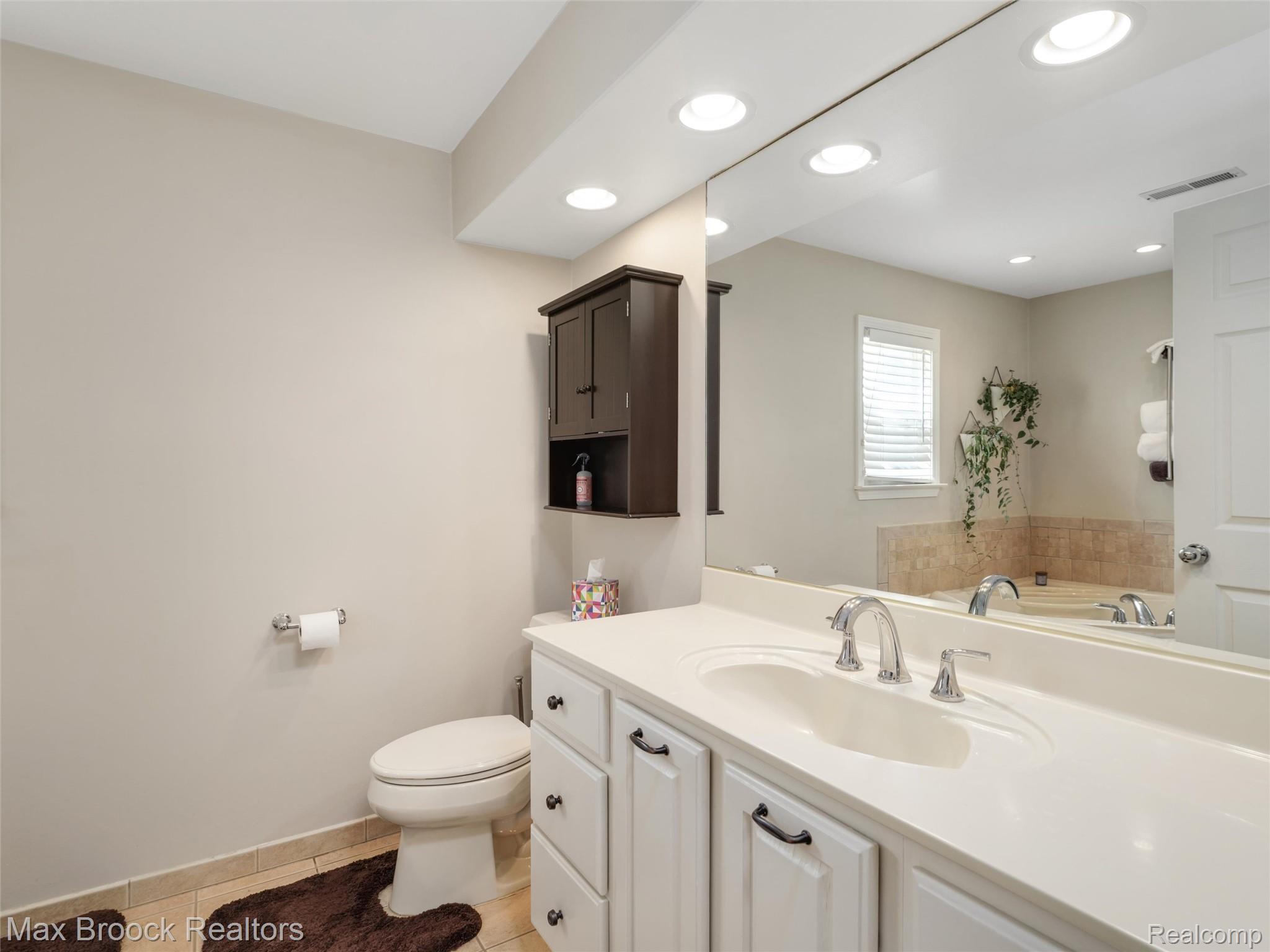 1201 Cole Street Birmingham, MI 48009 - Photo 22 of 35 21-1201 Cole St 0031.jpg