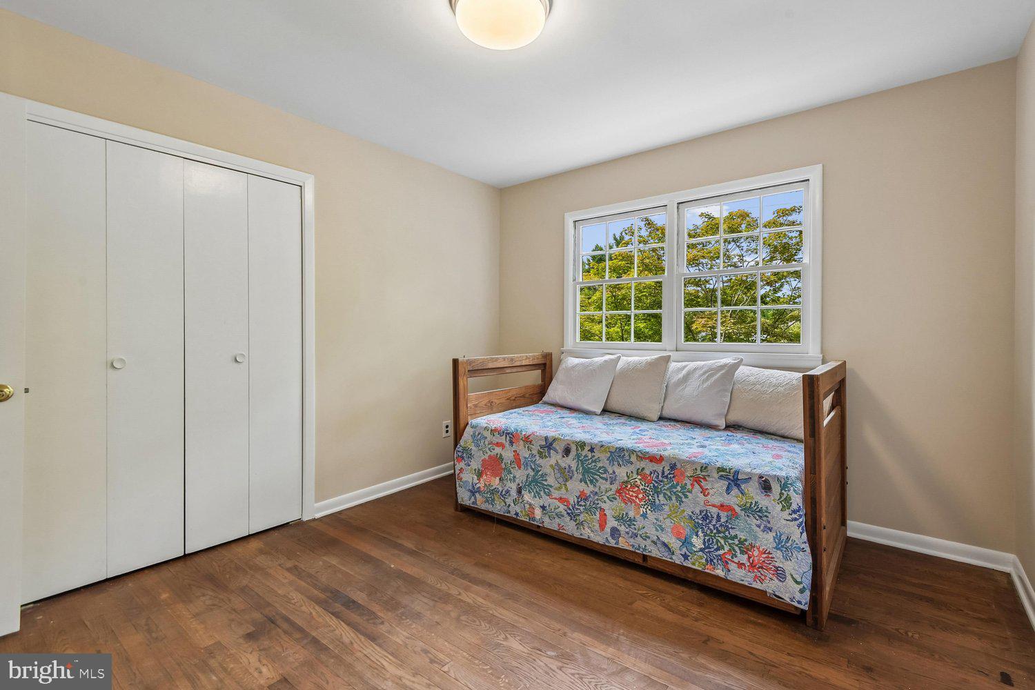 1518 Winchester Road Annapolis, MD 21409 - Photo 37 of 70 a room with a bed and a window