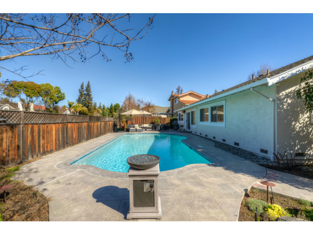 3311 Veracruz Drive San Ramon, CA 94583 - Photo 20 of 21 a backyard of a house with table and chairs