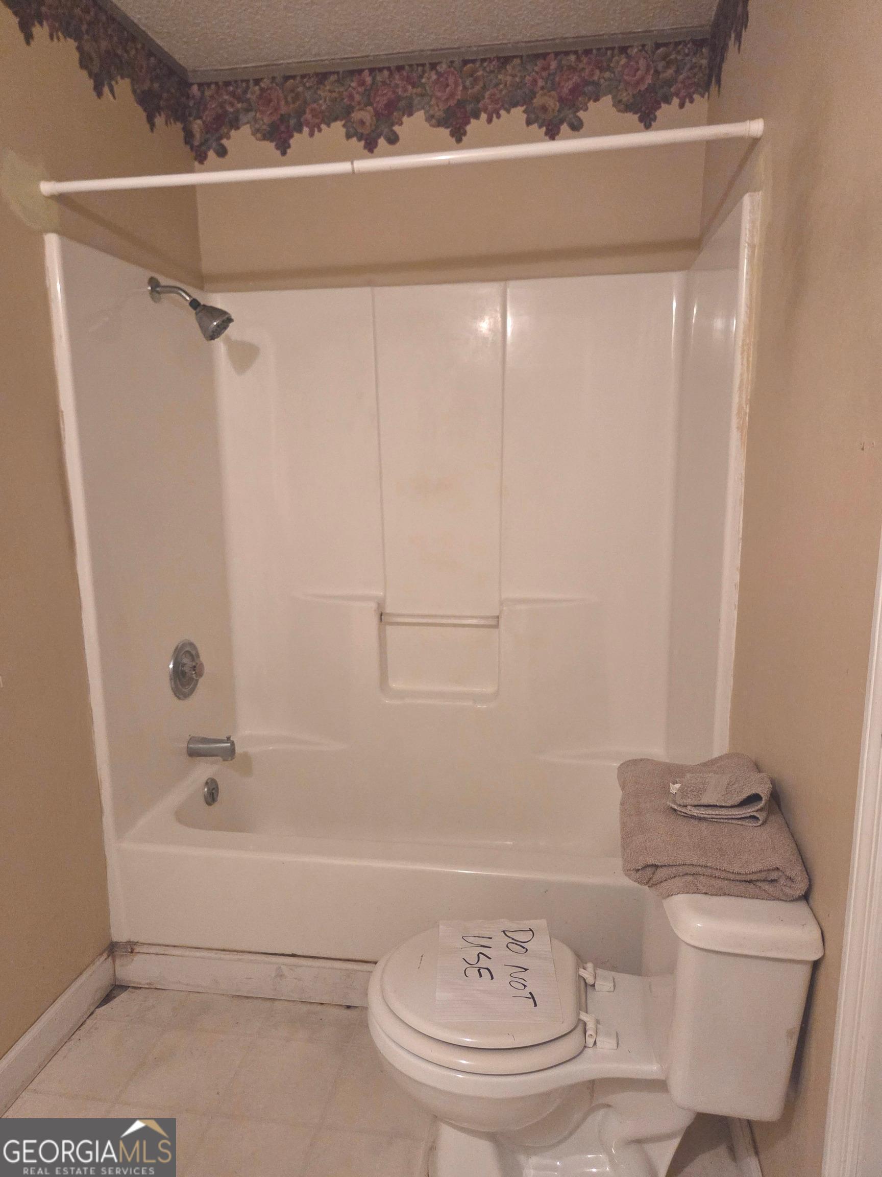 9546 Union Road Metter, GA 30439 - Photo 31 of 45 a bathroom with a bathtub and a shower