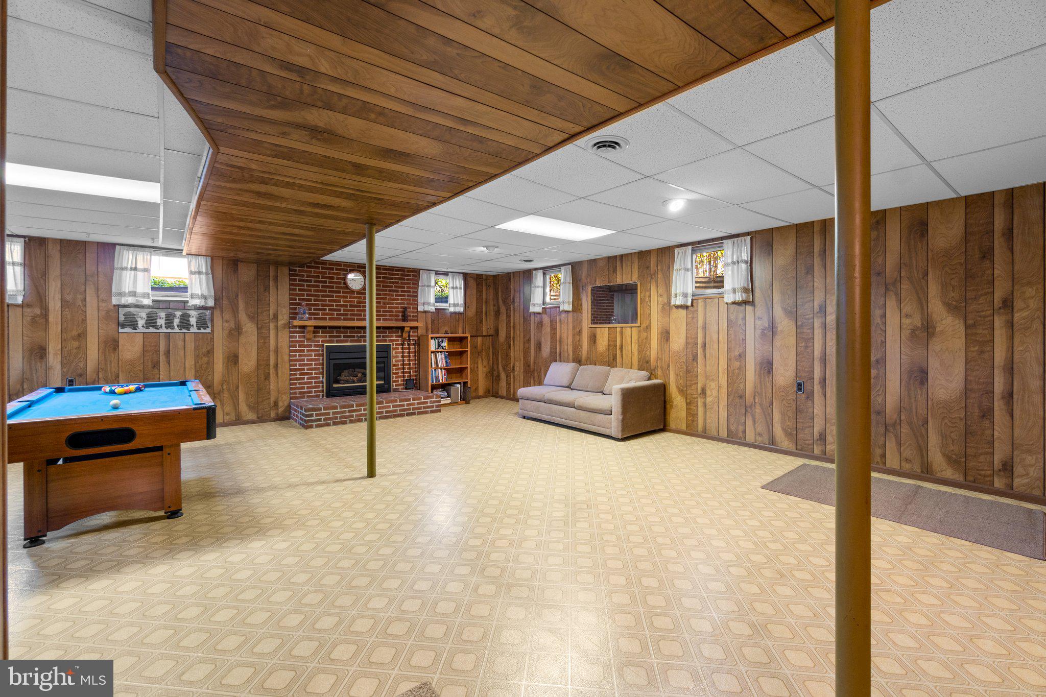 8008 Meadowview Drive Frederick, MD 21702 - Photo 29 of 42 a view of a livingroom with furniture and a ceiling fan