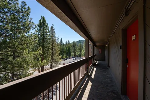 $569,000 | 2000 North Village Drive, Unit 318, Truckee, CA 96161