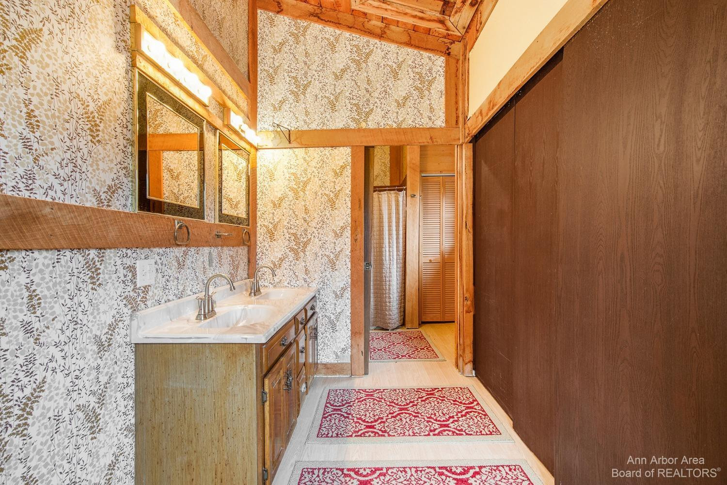 19350 Ivey Road Chelsea, MI 48118 - Photo 21 of 34 Primary bathroom
