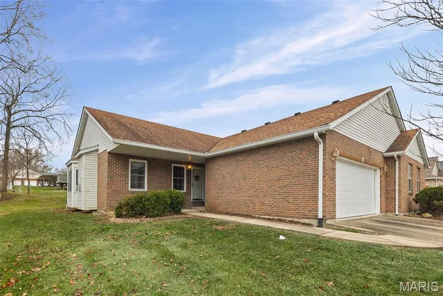 $220,000 | 18 Crabapple Lane, Glen Carbon, IL 62034