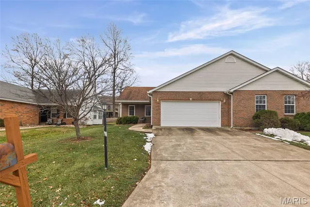$220,000 | 18 Crabapple Lane, Glen Carbon, IL 62034