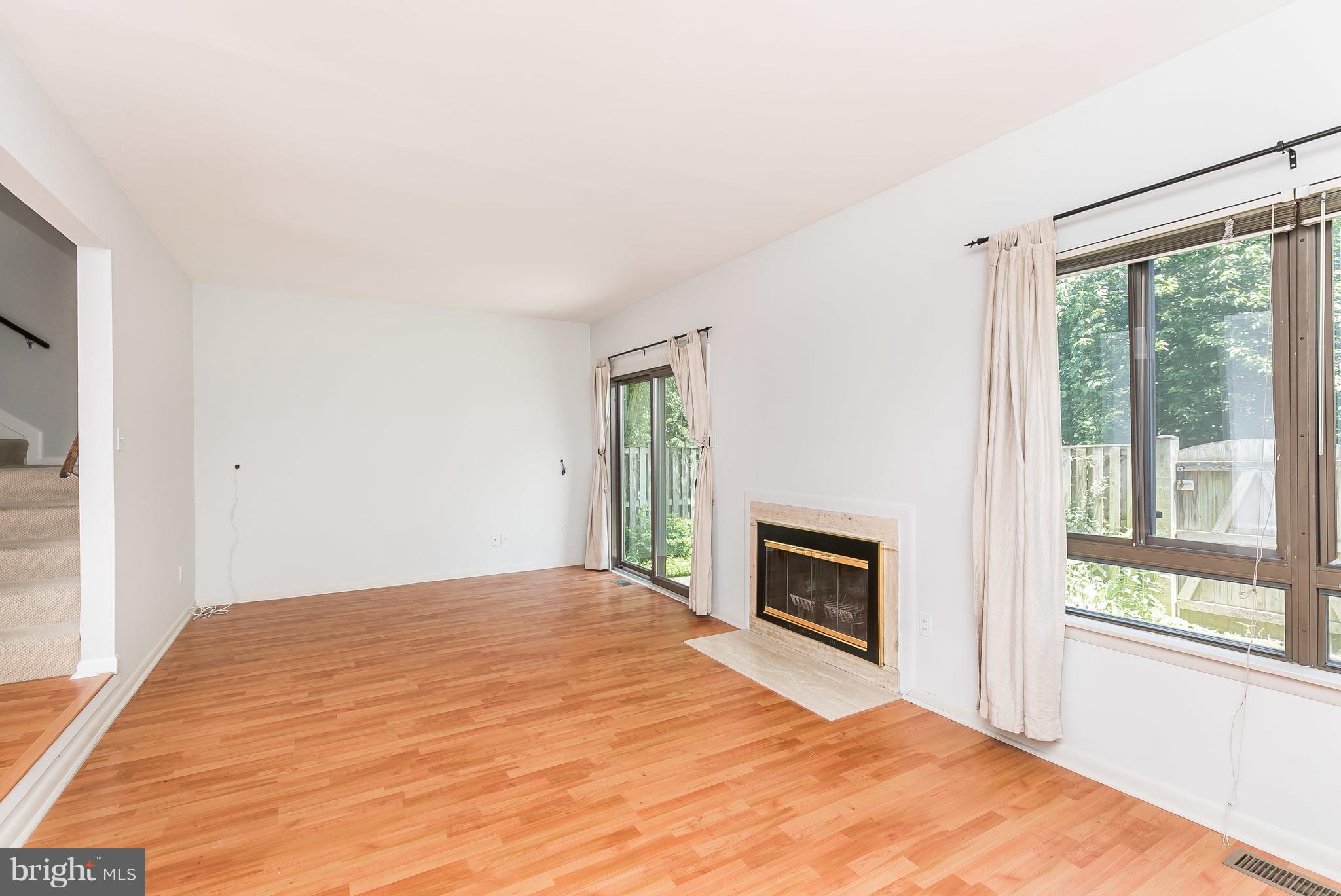 4300 Roland Springs Drive Baltimore, MD 21210 - Photo 15 of 30 Living Room
