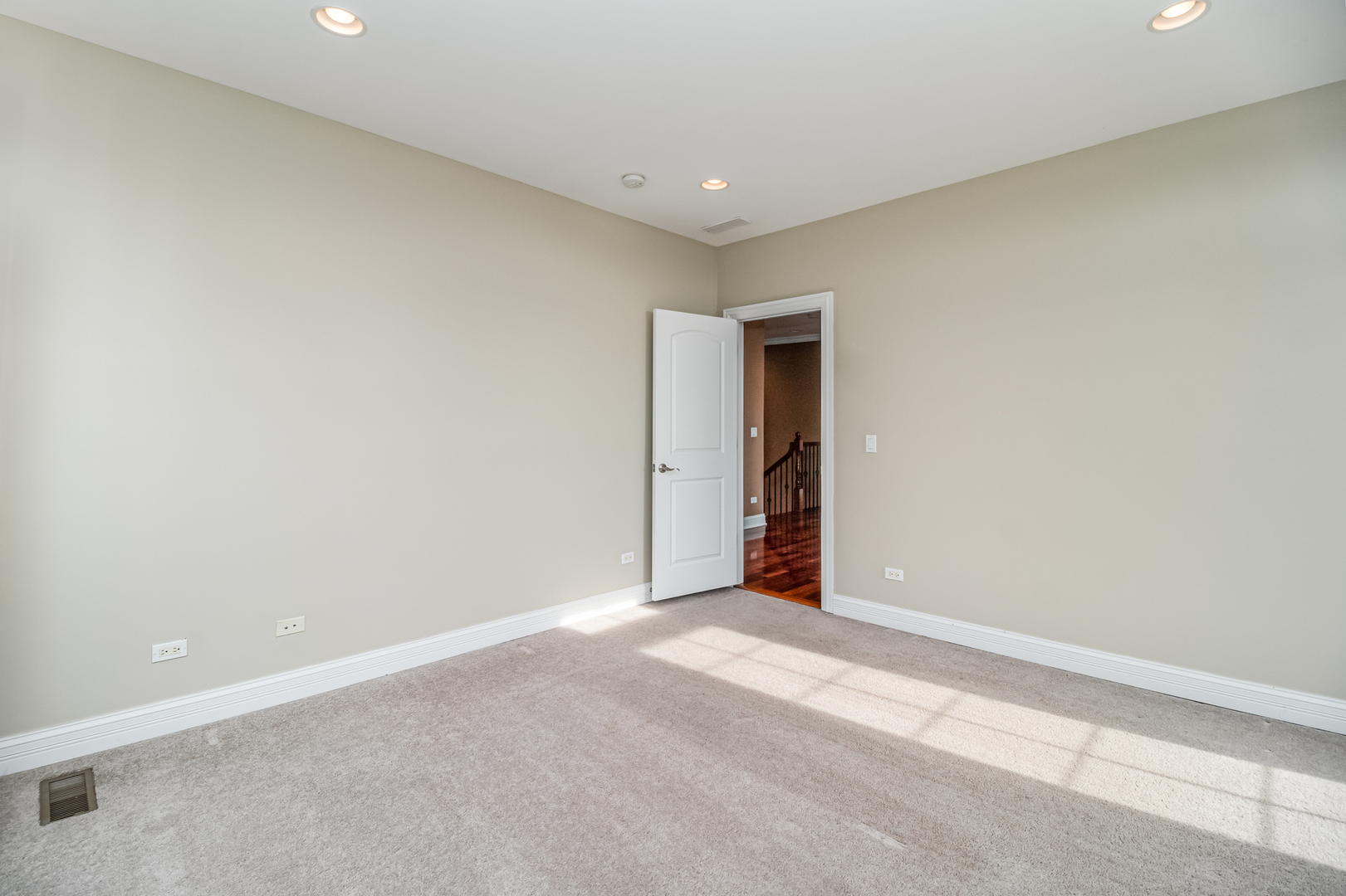 16-w542 Bluff Road Willowbrook, IL 60527 - Photo 14 of 39 Gallery Image 14