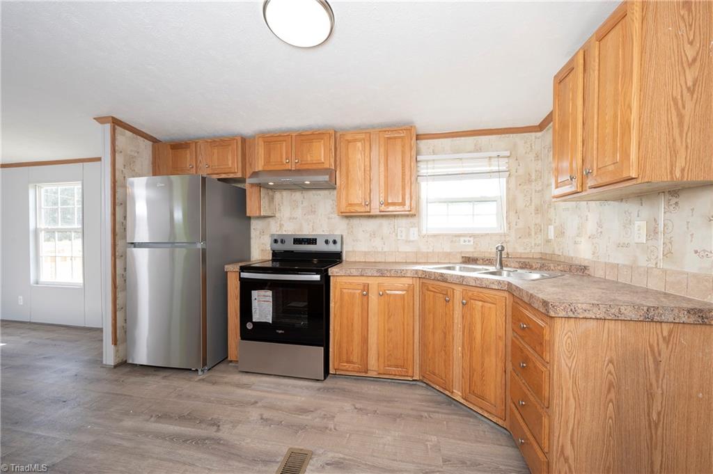 8038 Hampton Road Clemmons, NC 27012 - Photo 4 of 17 Gallery Image 4