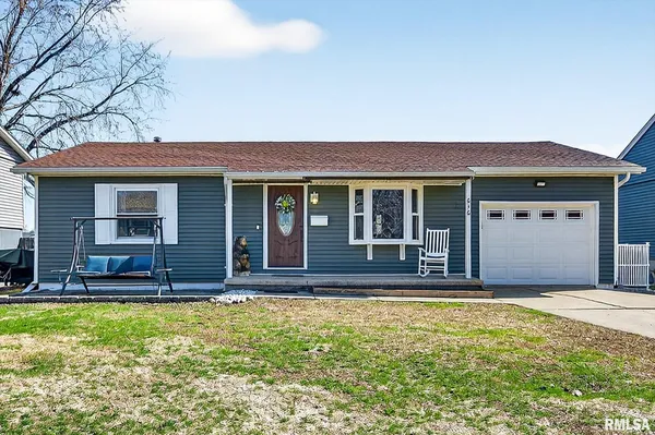 $169,900 | 616 South Sweetbriar Drive, Chillicothe, IL 61523