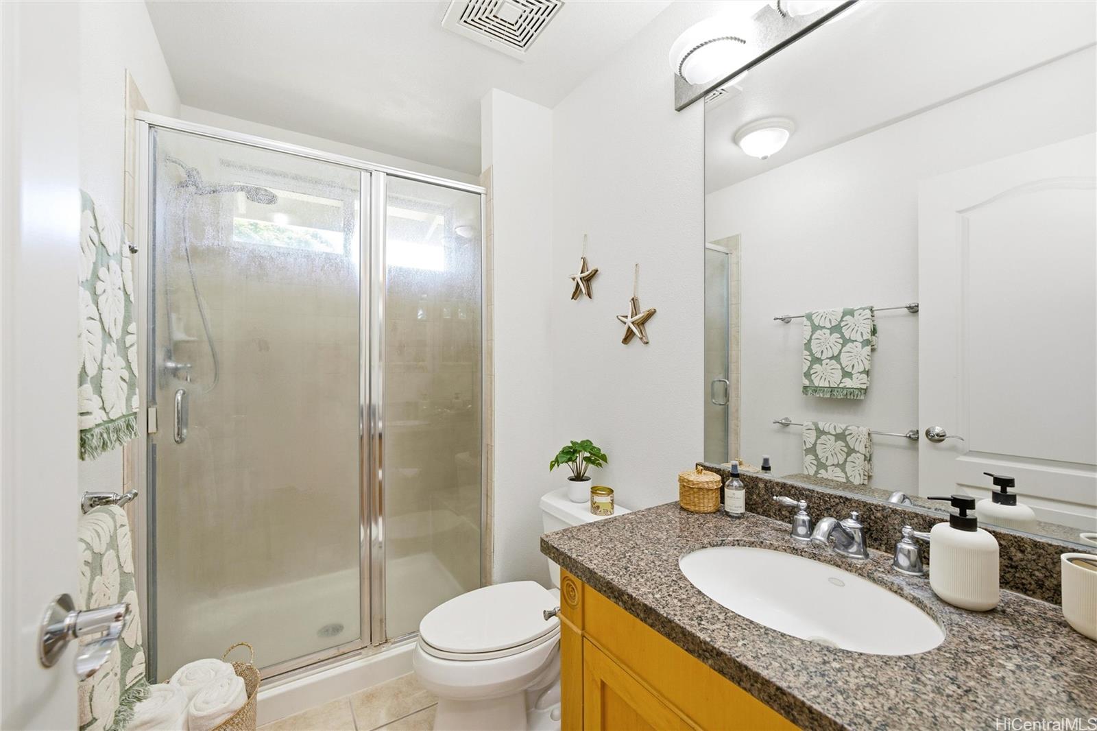 92-1532 Ali'inui Drive, Unit 1606 Kapolei, HI 96707 - Photo 16 of 25 Primary bathroom
