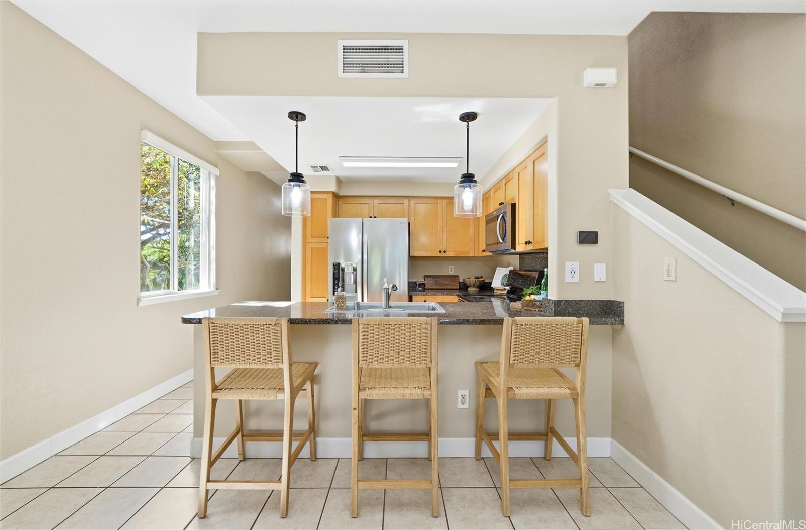 92-1532 Ali'inui Drive, Unit 1606 Kapolei, HI 96707 - Photo 8 of 25 Eat-in kitchen