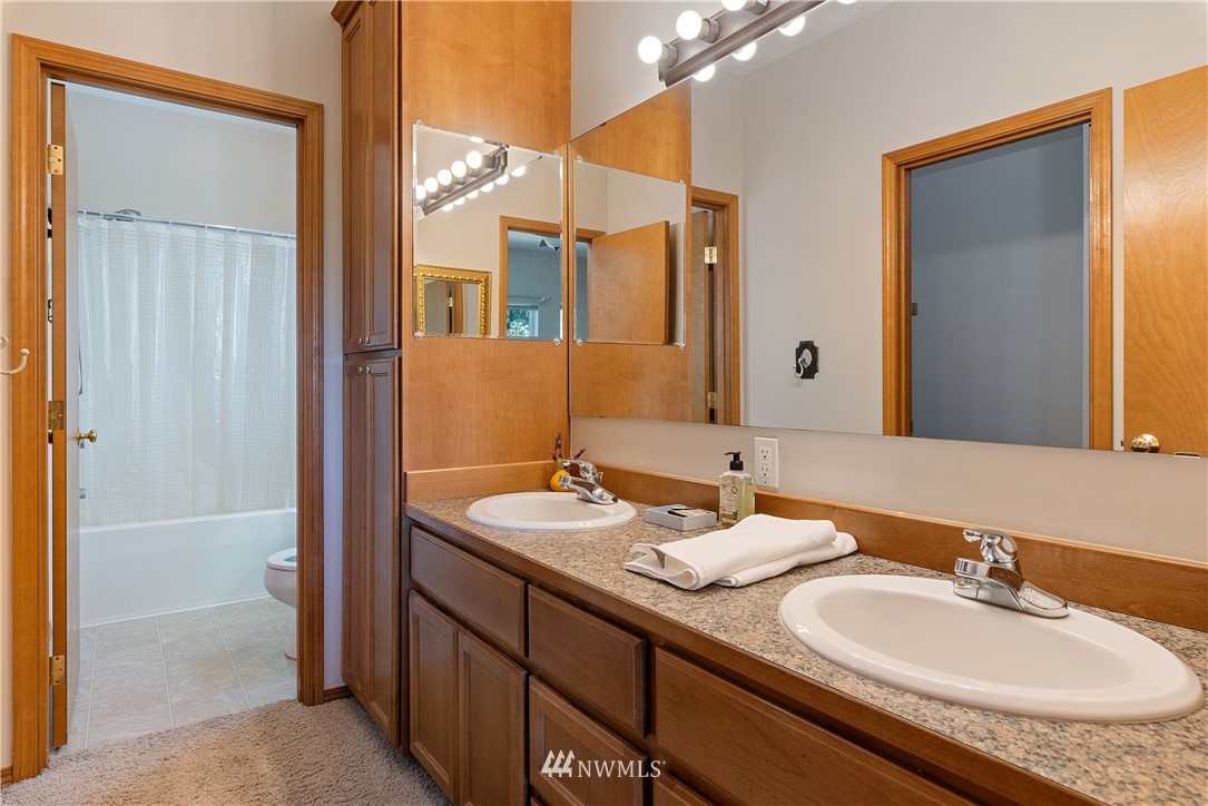 1924 Higgins Road Southeast Port Orchard, WA 98366 - Photo 14 of 39 Gallery Image 14
