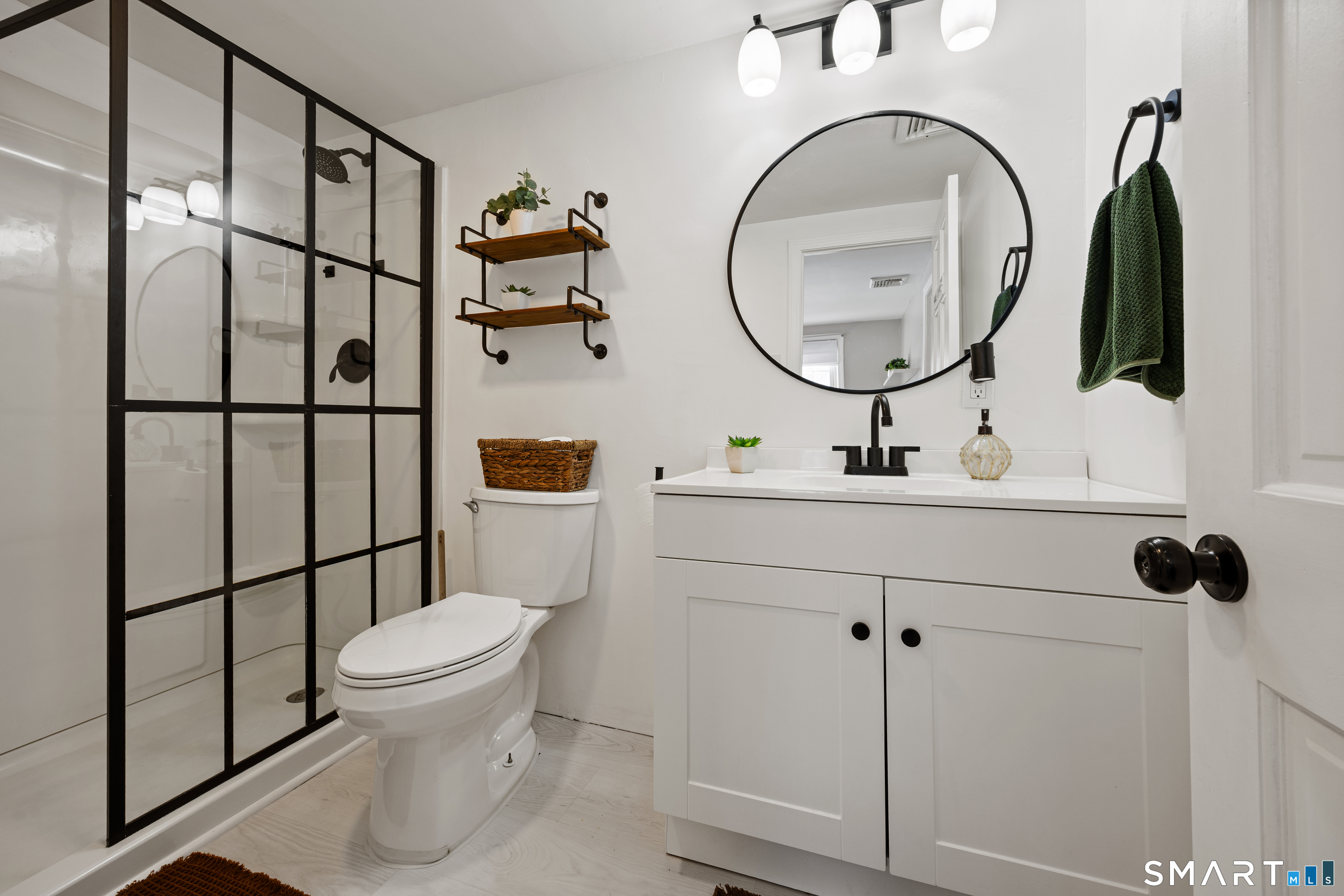 237 Warner Road East Haven, CT 06473 - Photo 11 of 40