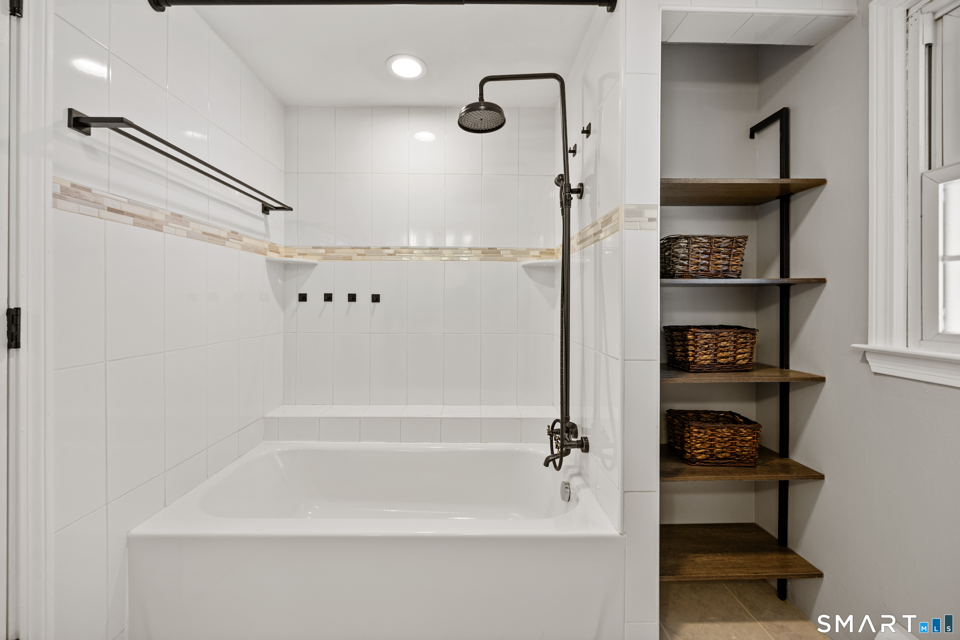 237 Warner Road East Haven, CT 06473 - Photo 15 of 40