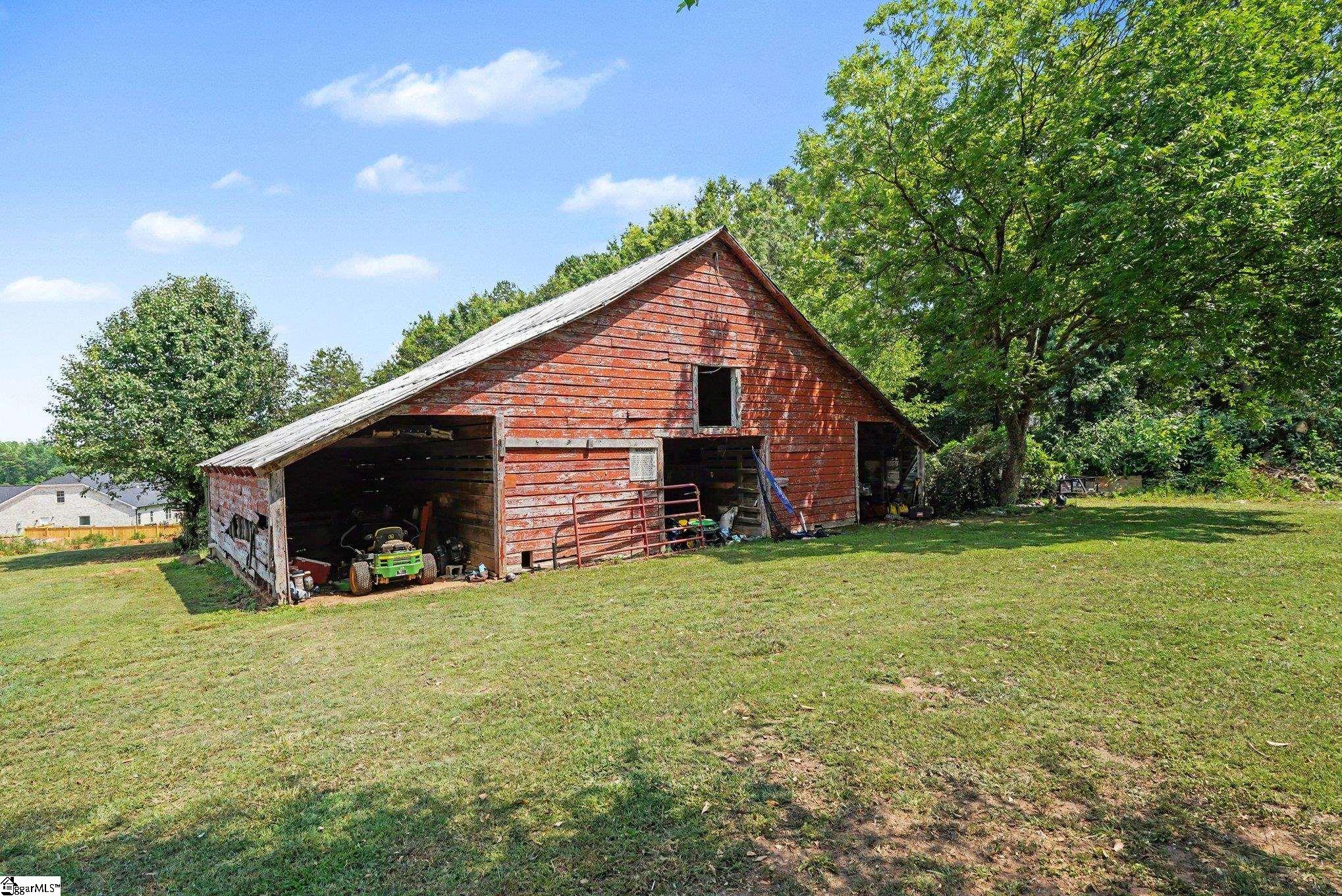 44 Wofford Road Taylors, SC 29687 - Photo 3 of 31