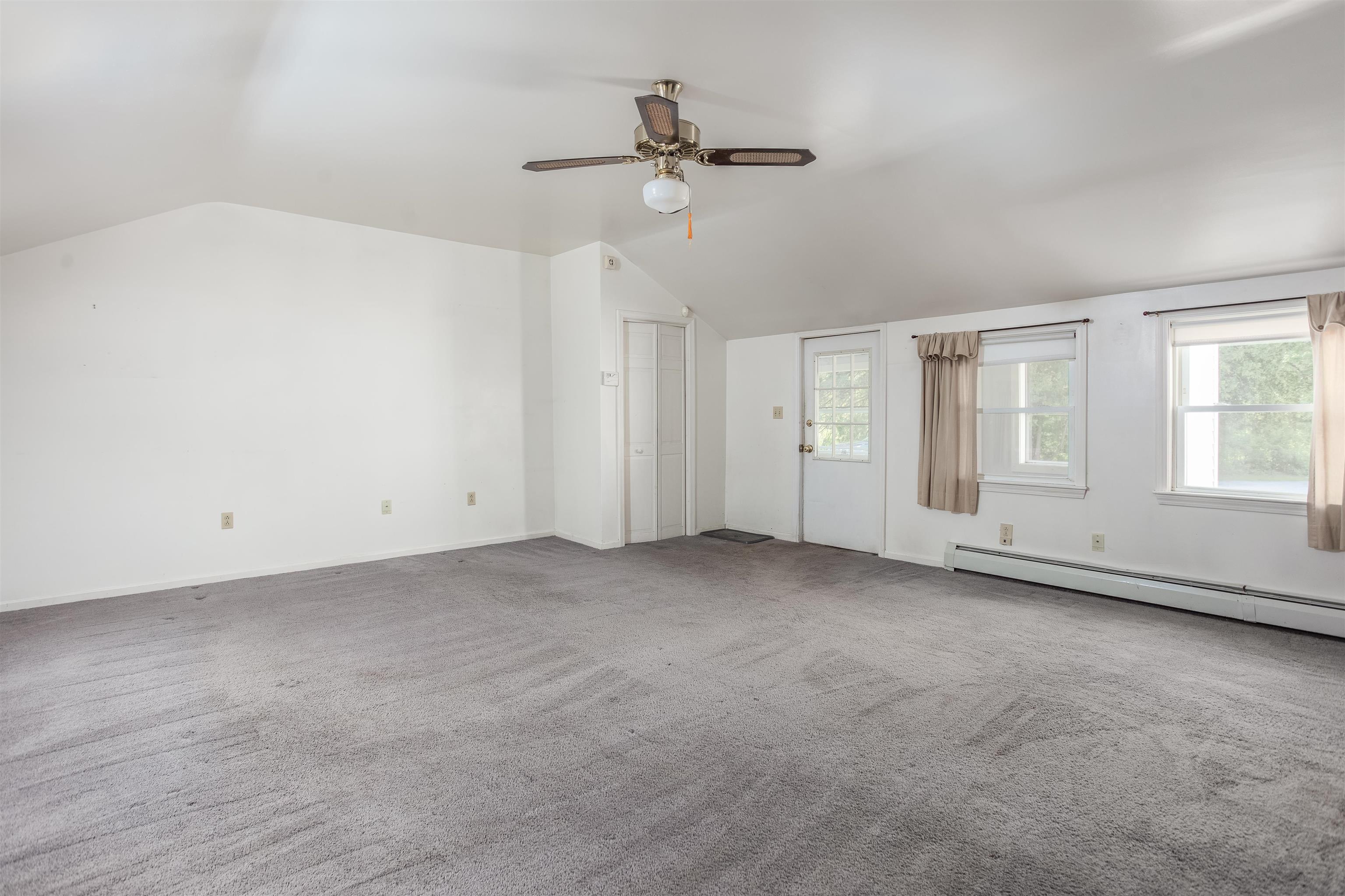 79 Phillip Street Manchester, NH 03102 - Photo 2 of 12 Gallery Image 2