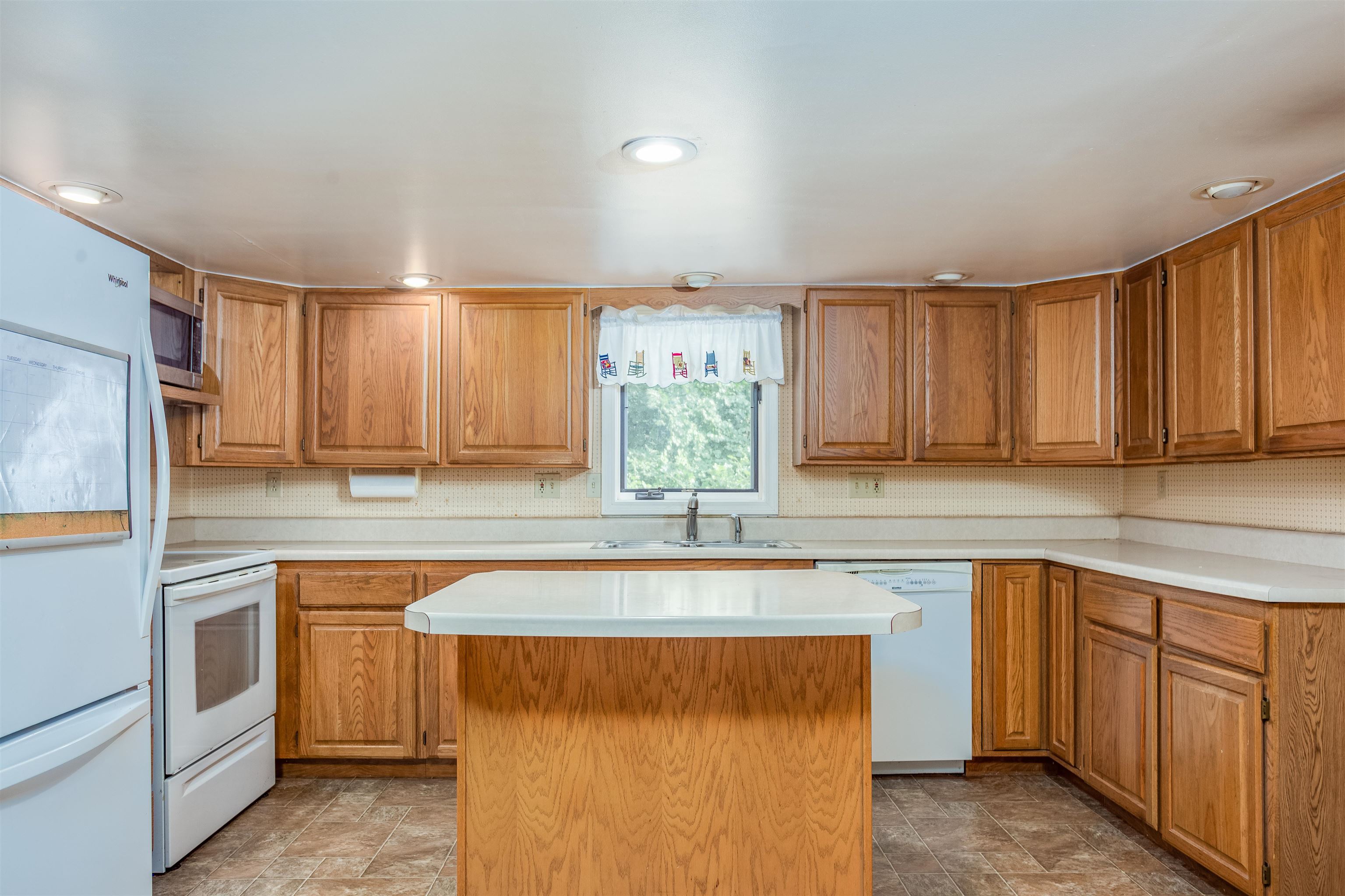 79 Phillip Street Manchester, NH 03102 - Photo 5 of 12 Gallery Image 5