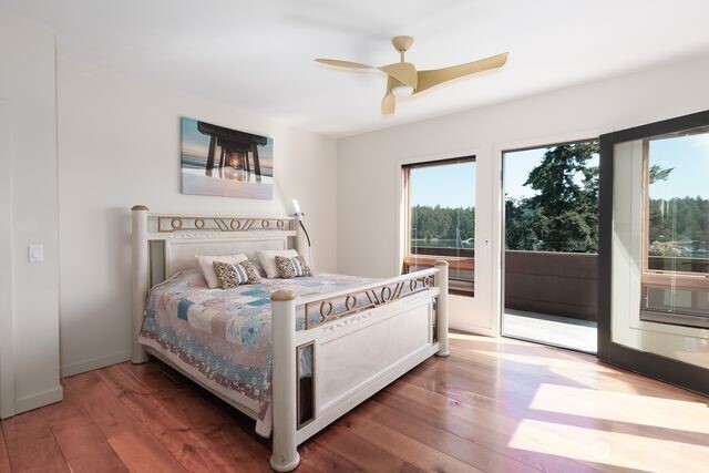 630 Harrison Street Friday Harbor, WA 98250 - Photo 27 of 37 a bedroom with a bed and a large window