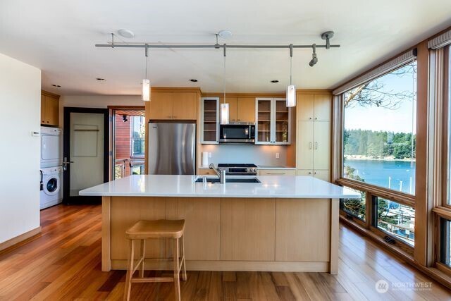 630 Harrison Street Friday Harbor, WA 98250 - Photo 28 of 37 a open kitchen with stainless steel appliances granite countertop a stove and refrigerator