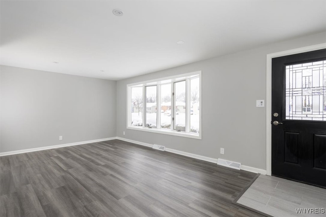 125 Springfield Avenue Tonawanda, NY 14150 - Photo 4 of 18 Enjoy the brightness from your beautiful bay indow