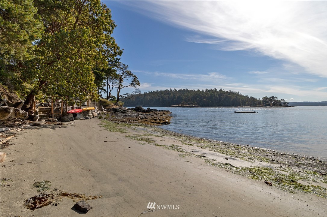 236 Walling Road San Juan Island, WA 98250 - Photo 4 of 36