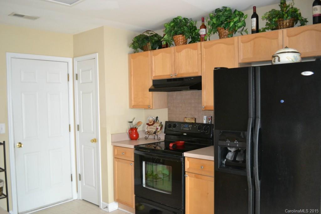 4016 Ranchview Lane Charlotte, NC 28216 - Photo 3 of 24 Gallery Image 3