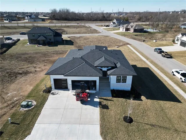 $700,000 | 4701 Southeast Claude Court, Blue Springs, MO 64014