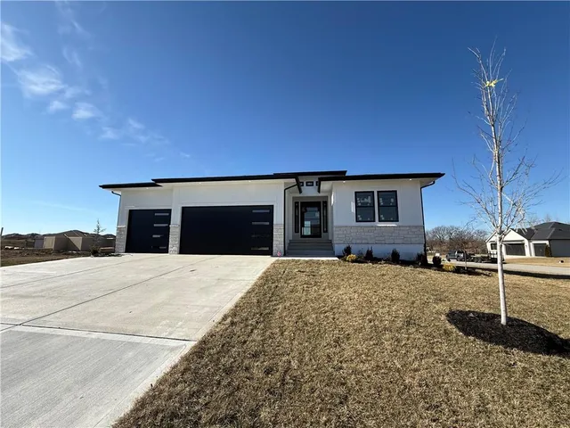 $700,000 | 4701 Southeast Claude Court, Blue Springs, MO 64014