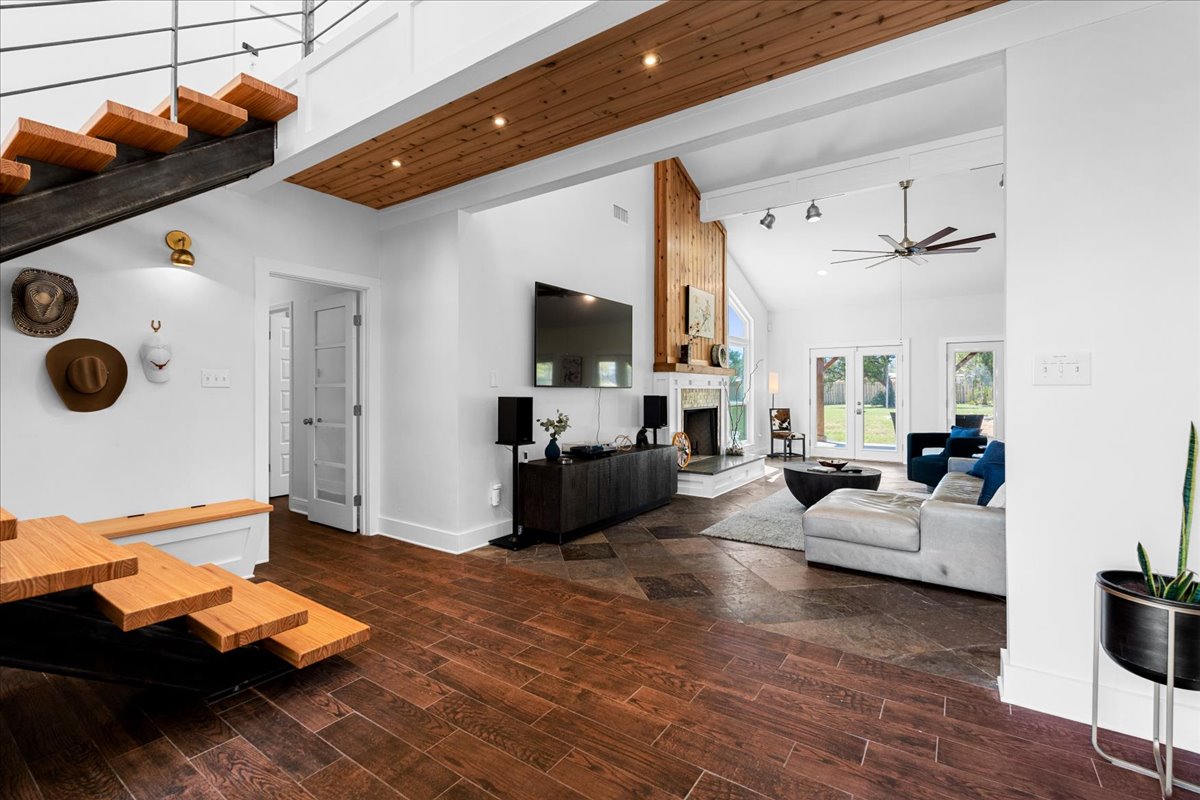 14519 Fitzhugh Road Austin, TX 78736 - Photo 2 of 34